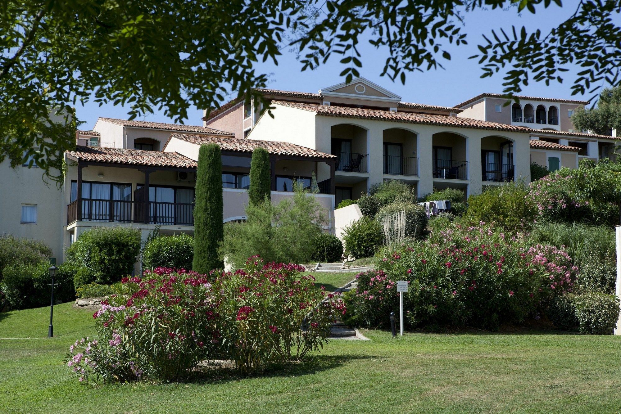 Residence Pierre & Vacances Les Parcs De Grimaud Exterior photo